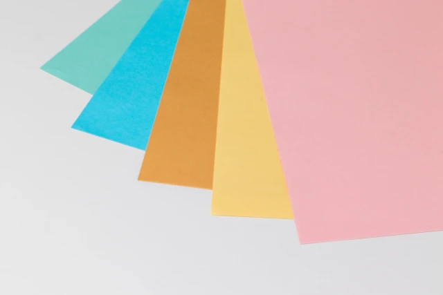 色とりどりの紙