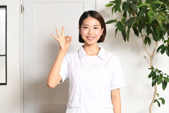 OKサインをする看護師さん