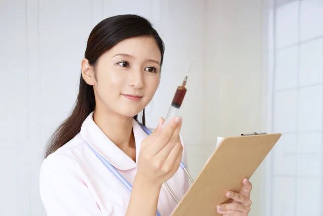 確認している看護師