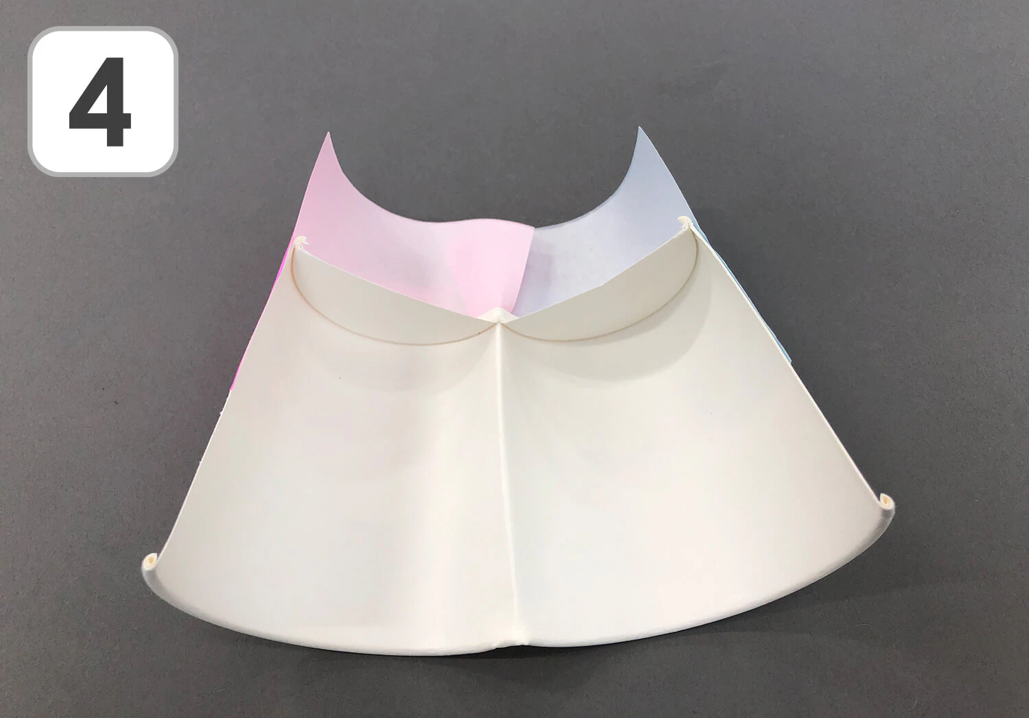 紙コップペンギン製作の手順4