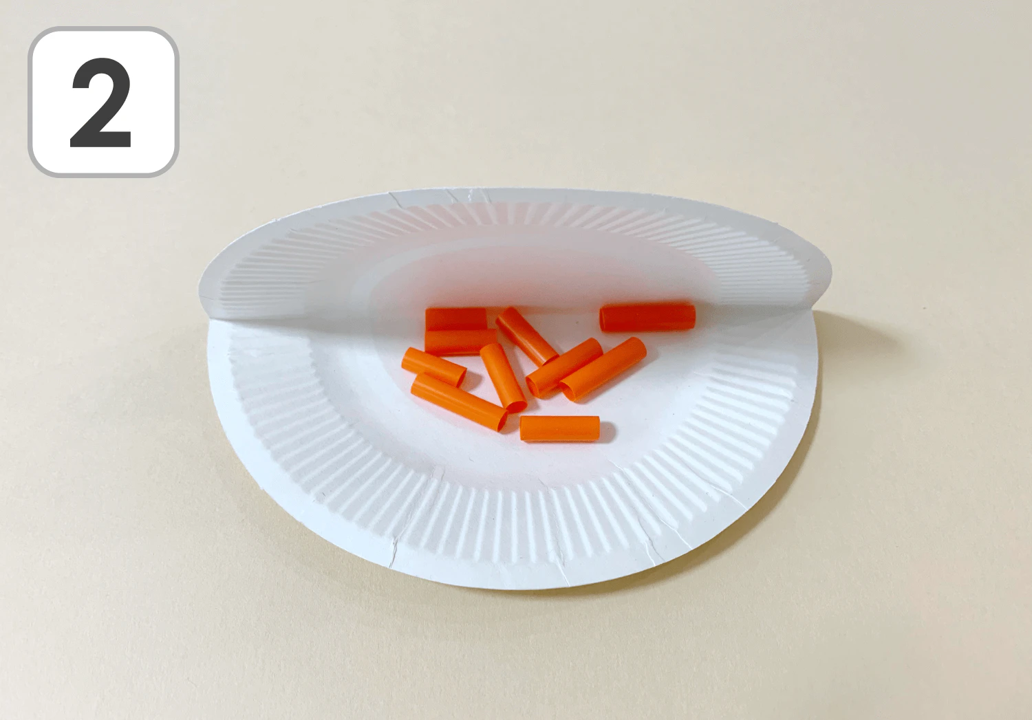 くまさんの紙皿タンバリンの製作手順2