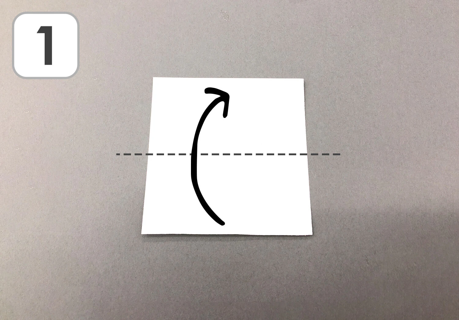 魚のおりがみ手順1