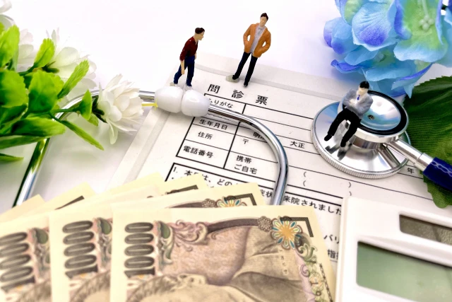 問診票と紙幣