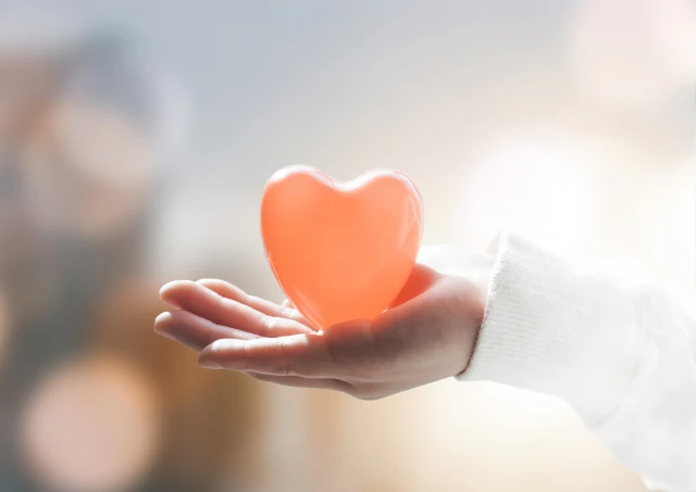 ハートの形をもつ手
