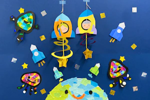 ロケットで宇宙旅行の壁面