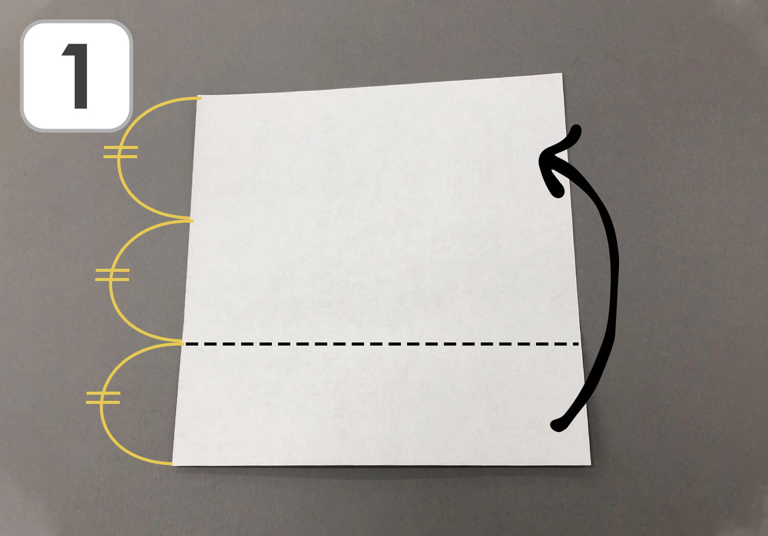 折り紙のおにぎりの製作手順1