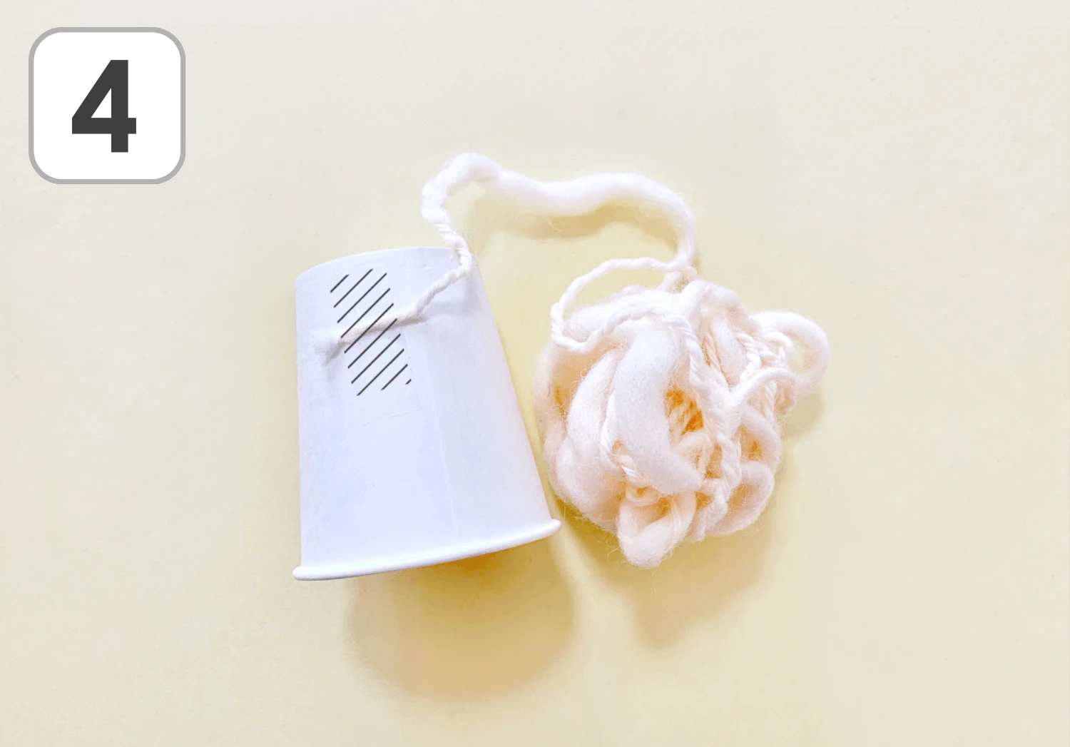 紙コップのふわふわベルの製作手順4