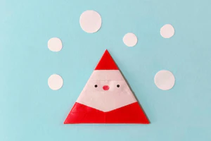 三角形のサンタクロースのおりがみ
