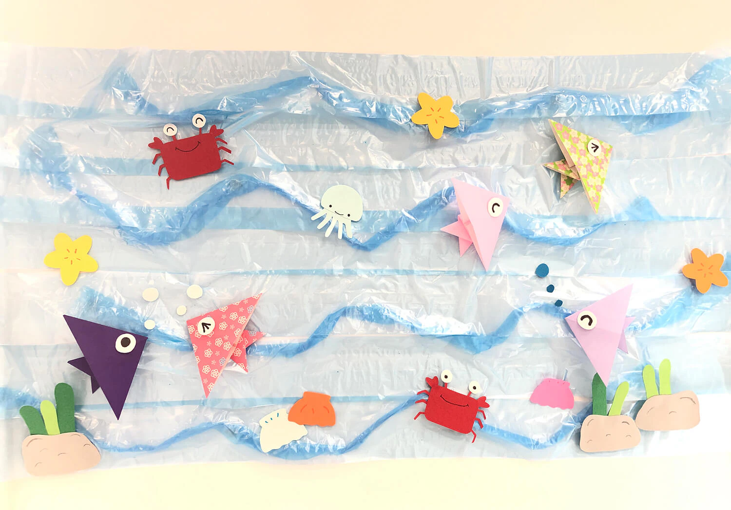 魚のおりがみを使った壁面