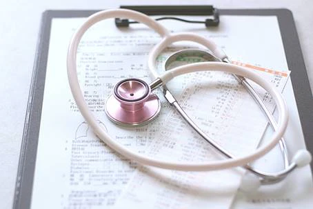 問診表と聴診器