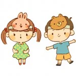 お面をかぶる園児たち