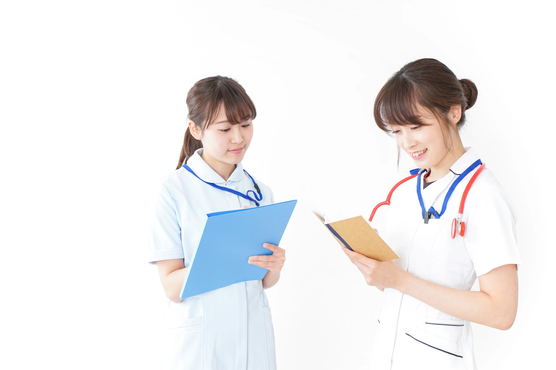 メモをとる看護師さん