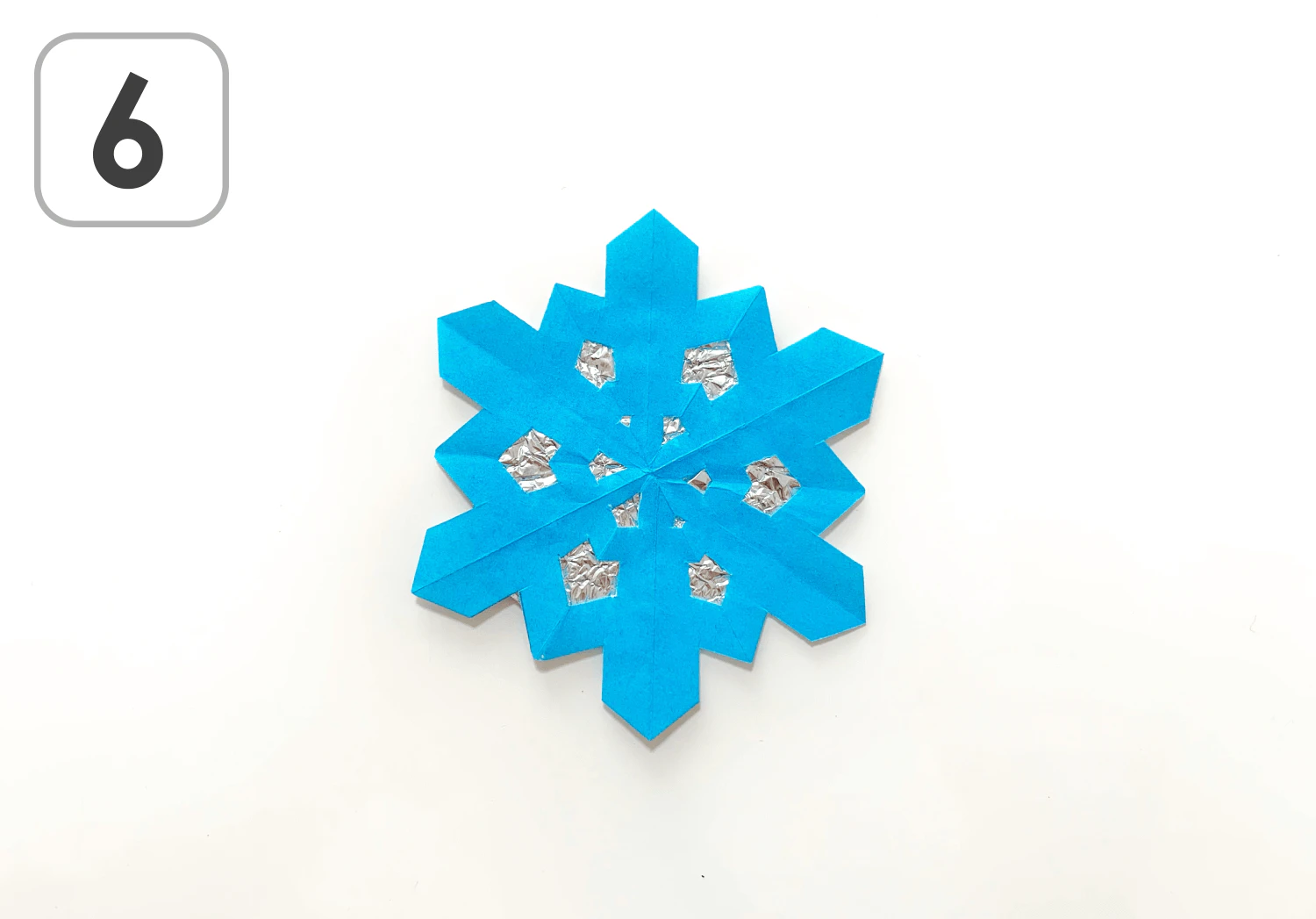 切り紙ツリーと雪の結晶の製作手順6