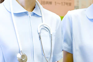 看護師2人が並んでいる
