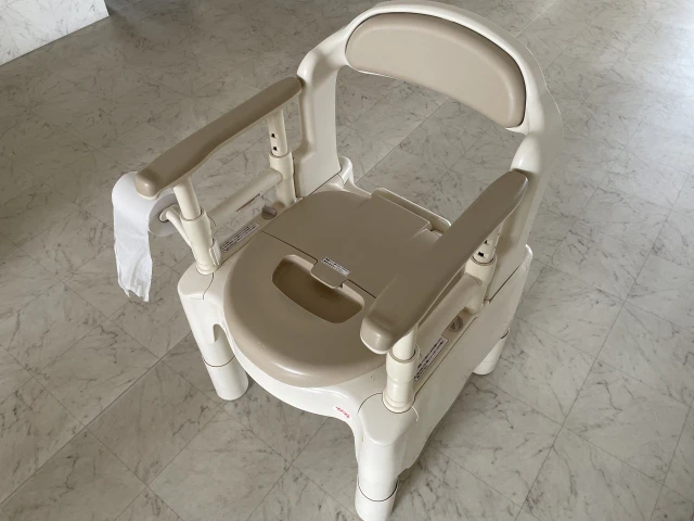 ポータブルトイレ