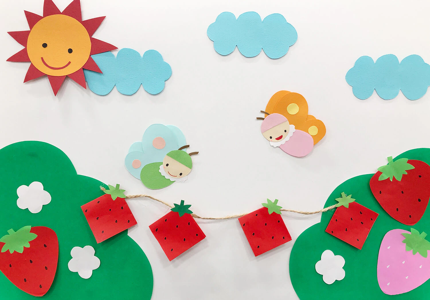 おりがみいちごを使った壁面