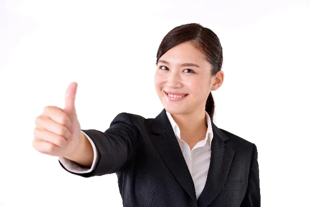 スーツを着た女性goodサイン