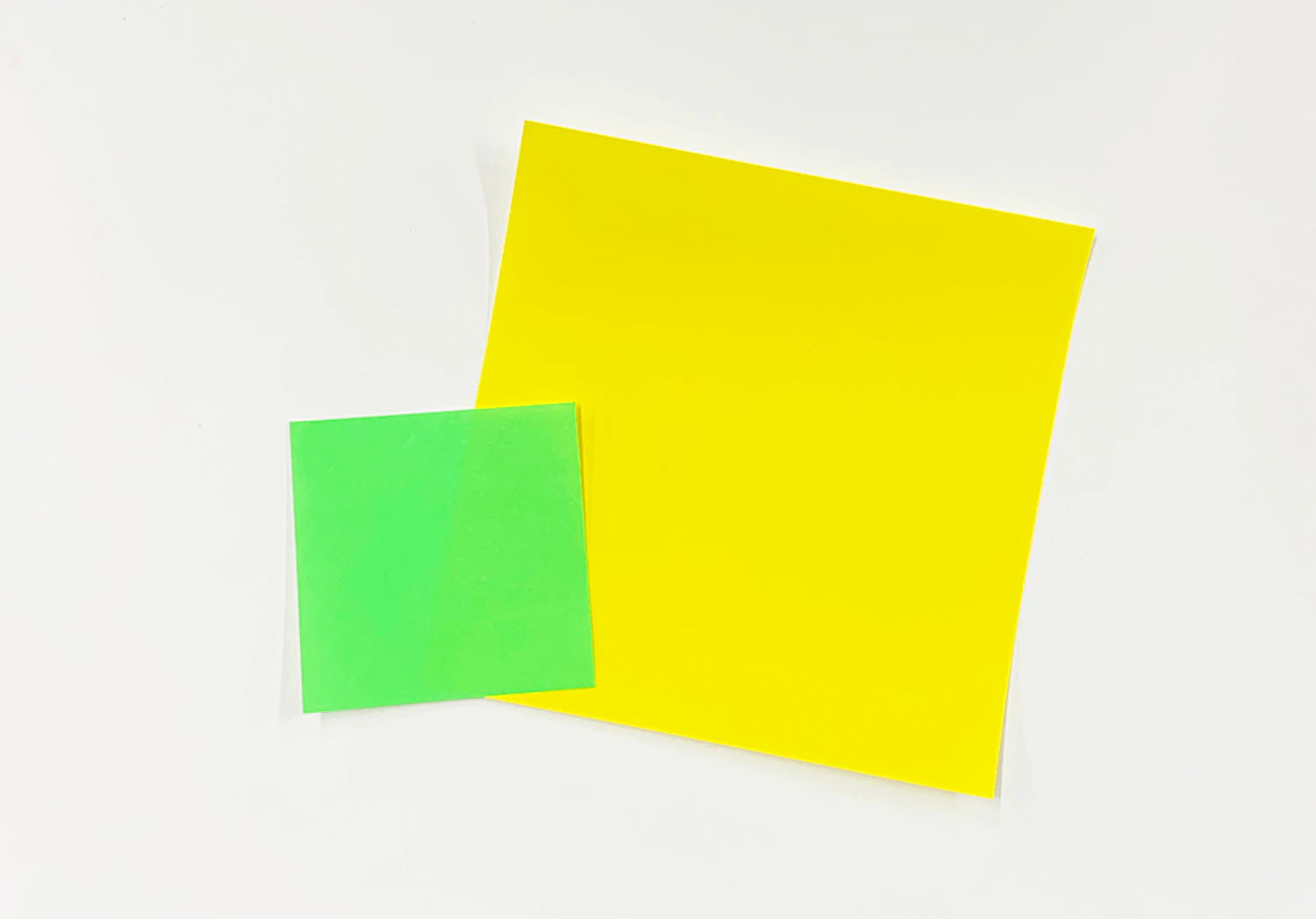 黄色と黄緑のおりがみ