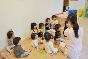 絵本の読み聞かせ