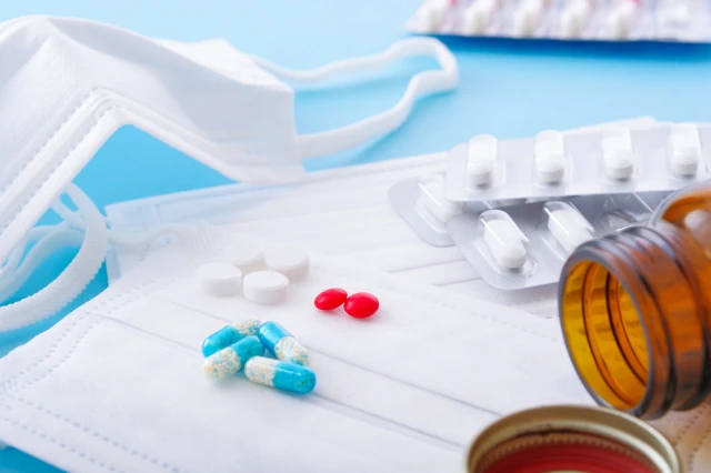マスクと医薬品イメージ