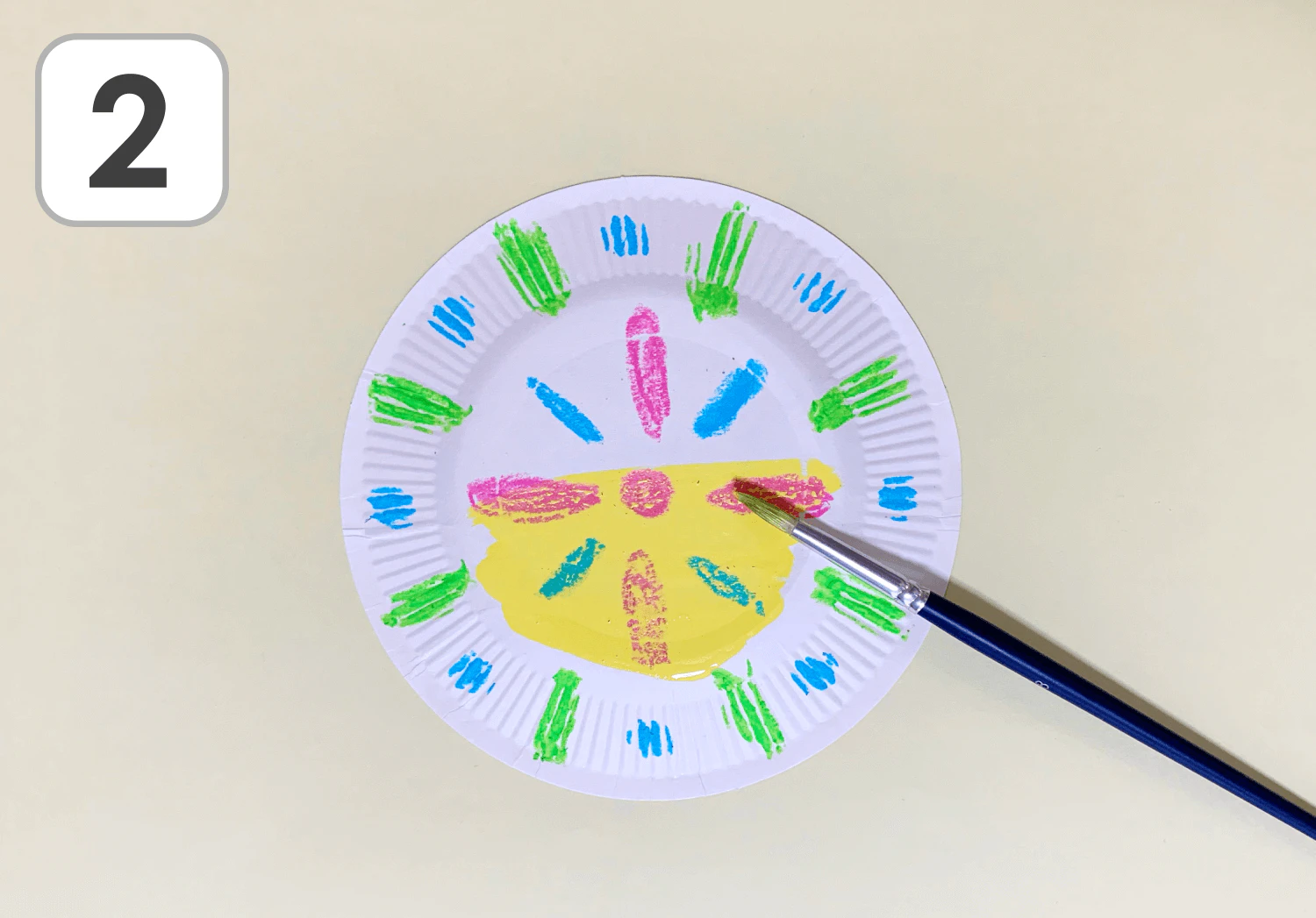 花火の紙皿うちわの製作手順2