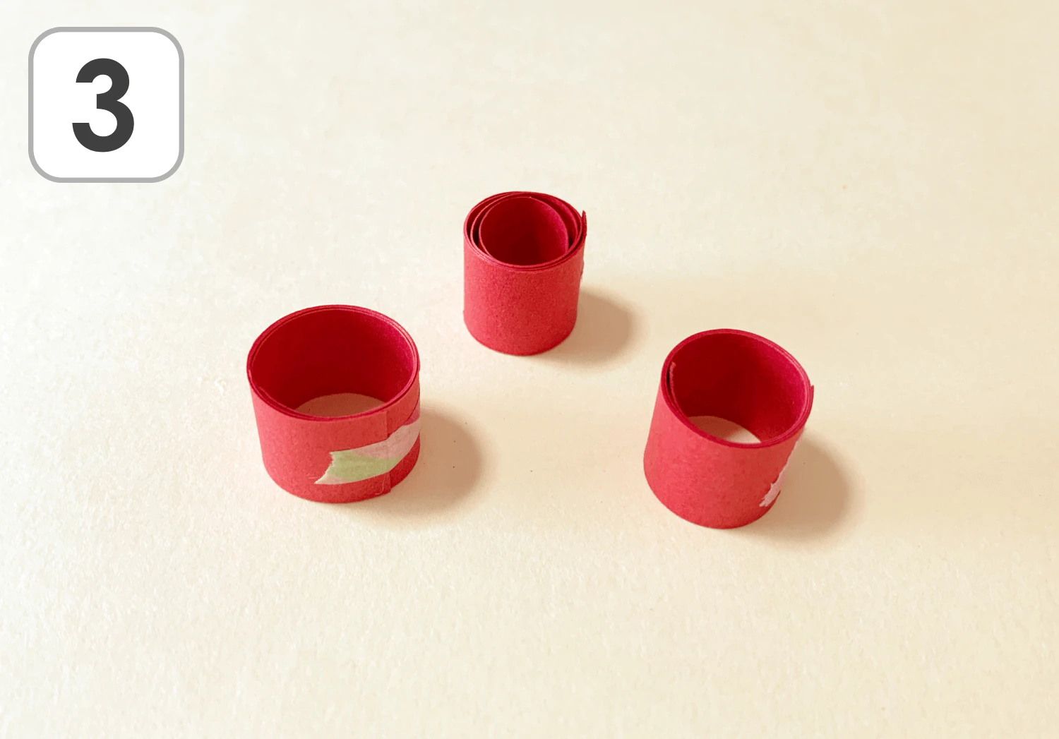 クイリングだるまの吊るし飾りの製作手順3