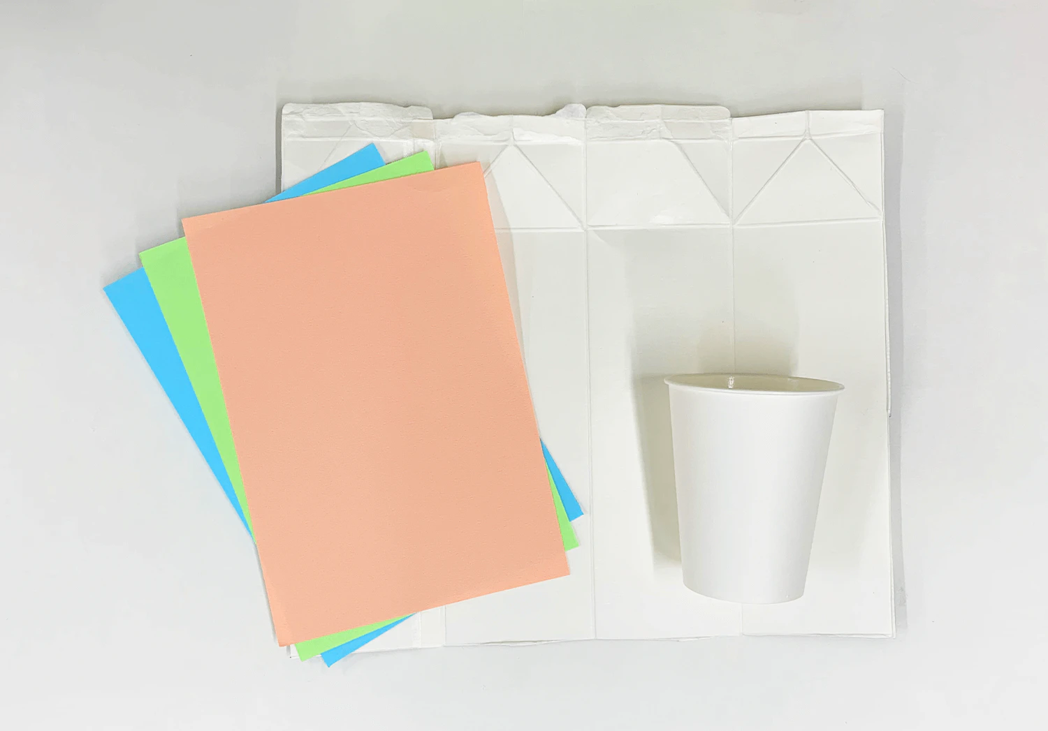 紙コップのぴょんぴょんうさぎの準備物