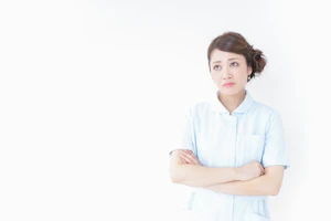 悩む看護師のイメージ画像