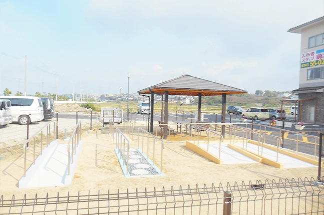 ウェルケア悠の屋外リハビリエリア