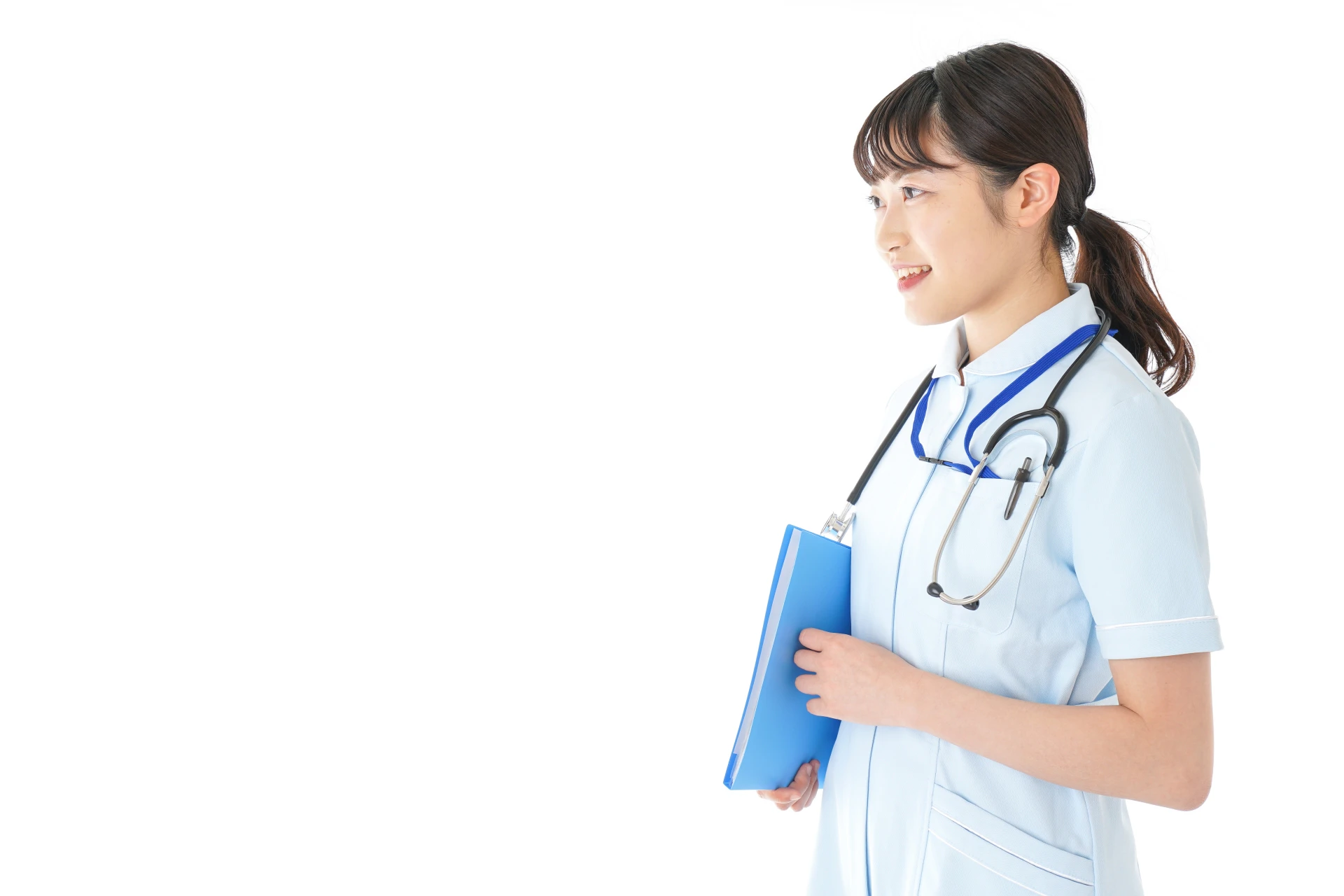 バインダーを持った看護師さん