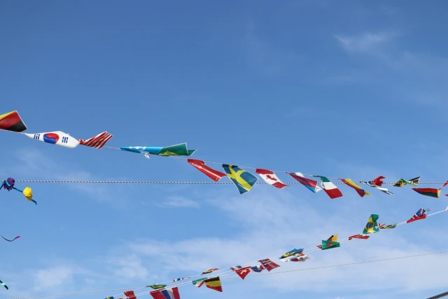 はためく万国旗