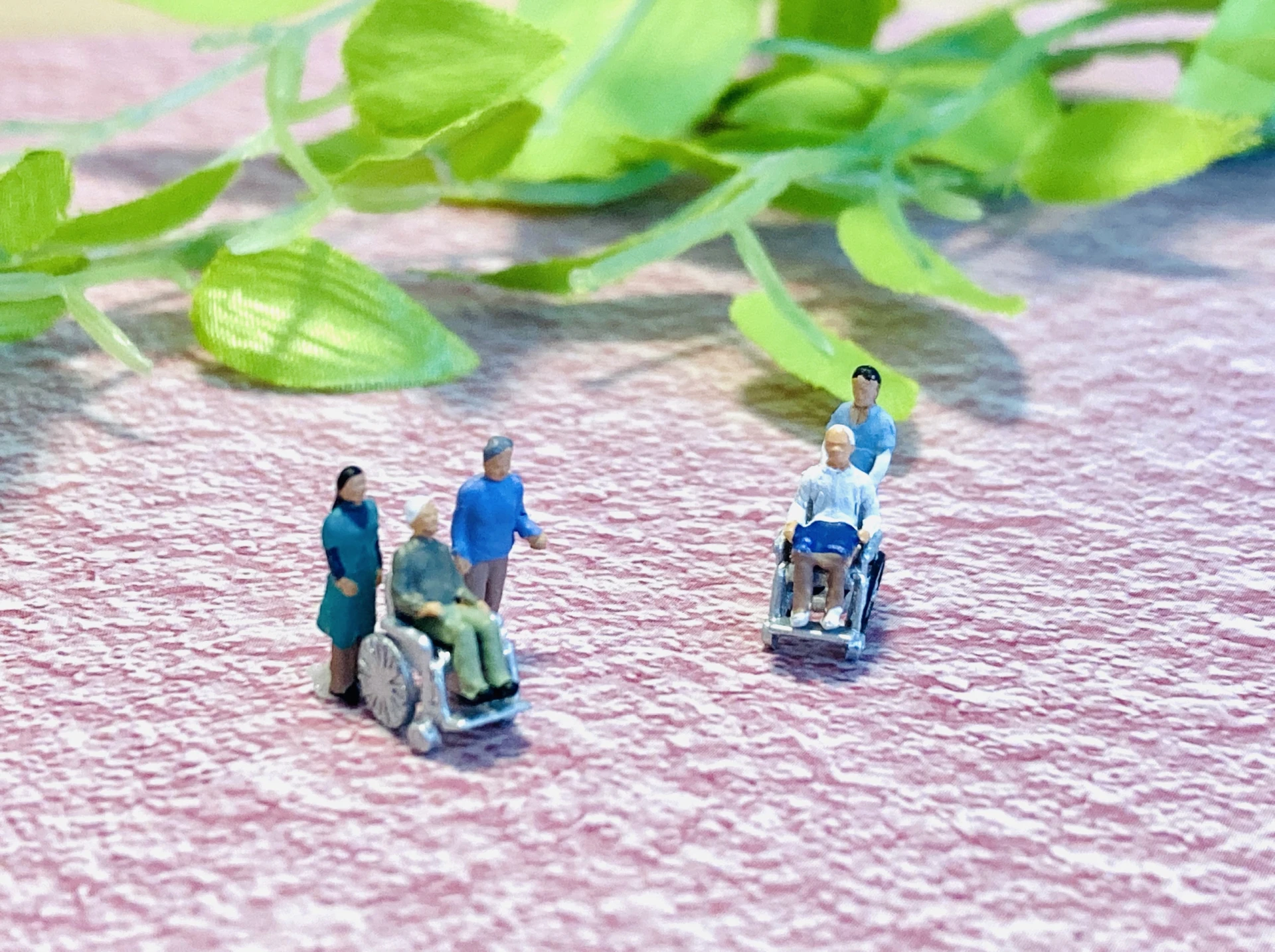 車いすの人たちとその周囲の人たち