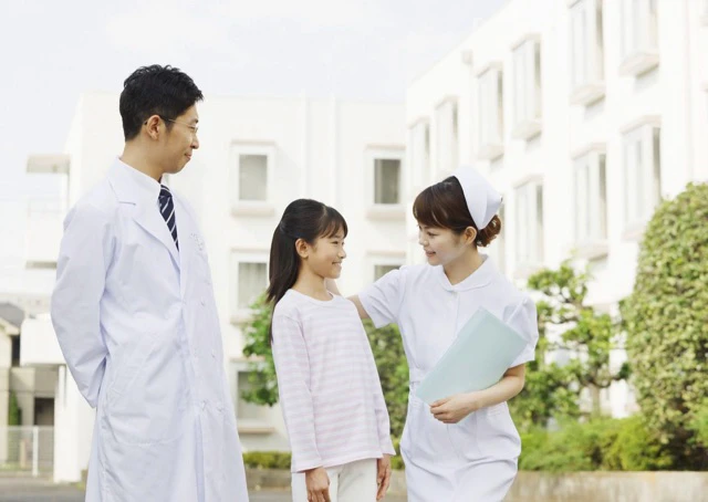 患者と医師と看護師