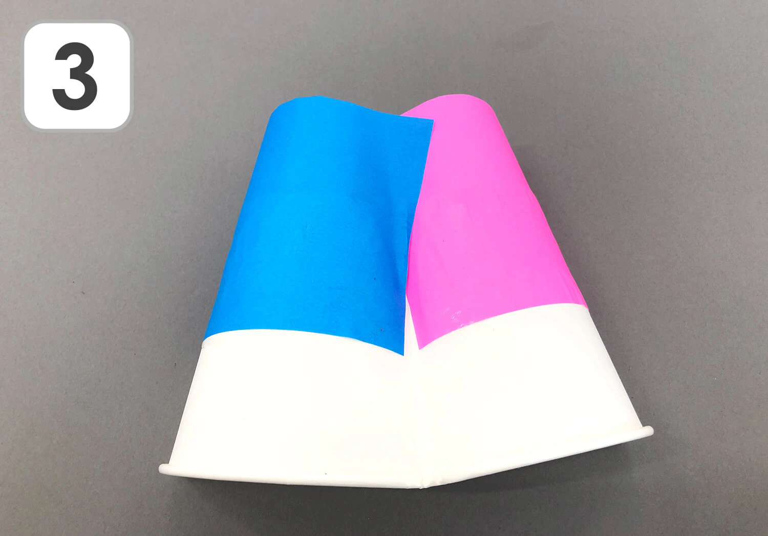 紙コップペンギン製作の手順3