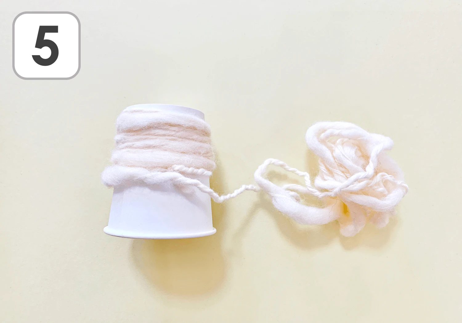 紙コップのふわふわベルの製作手順5