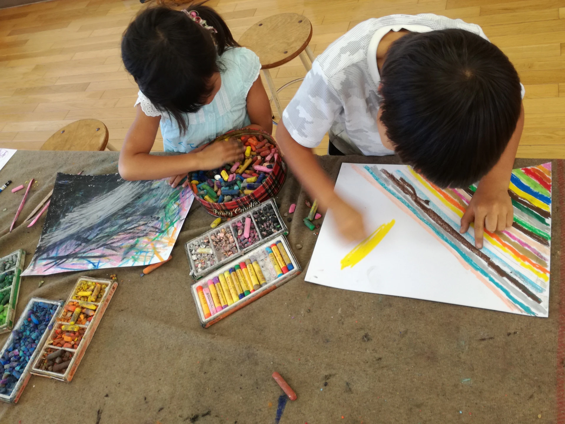 絵を描く子ども