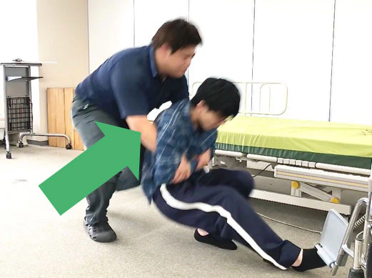 勢いが強すぎると利用者さんと共に前のめりになってしまう
