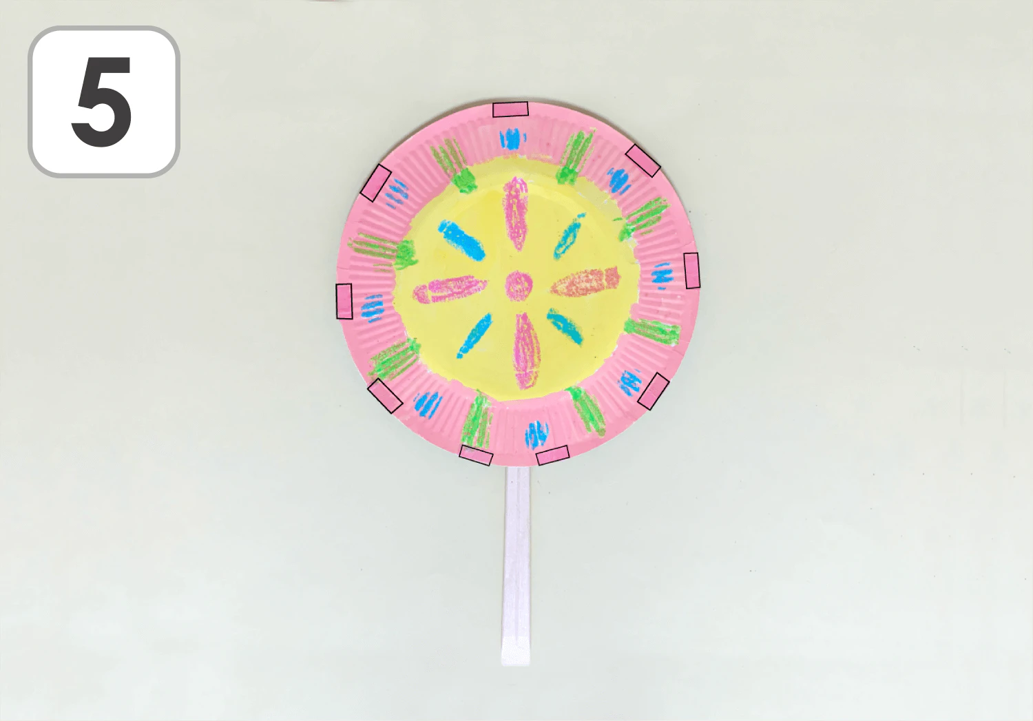 花火の紙皿うちわの製作手順5