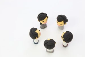 話し合う職員