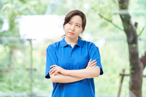 介護職は楽すぎと言われ腑に落ちない女性介護職