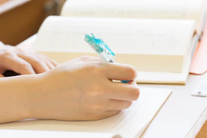勉強する理学療法士の卵