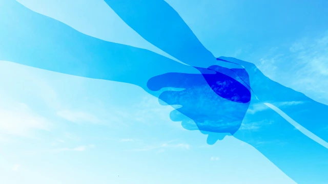 空と繋いでいる手