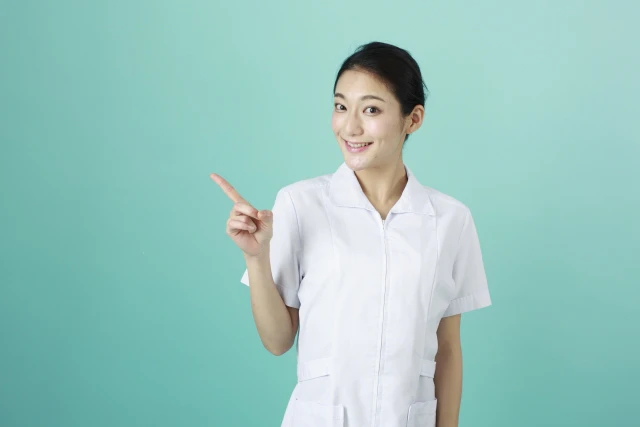 ポーズをとる看護師さん