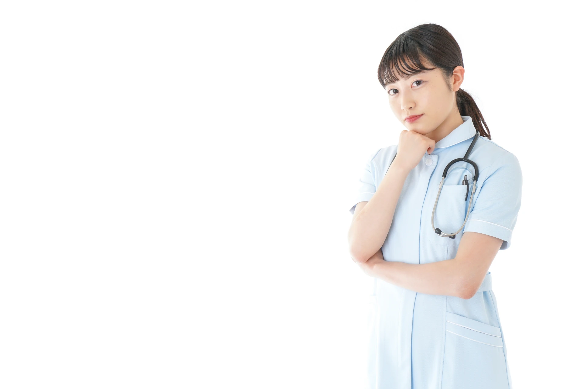 考える仕草の看護師さん