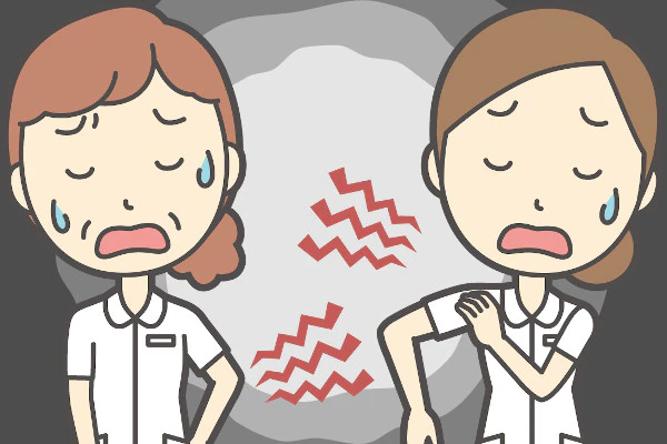 看護師が腰痛・肩こりに悩まされている