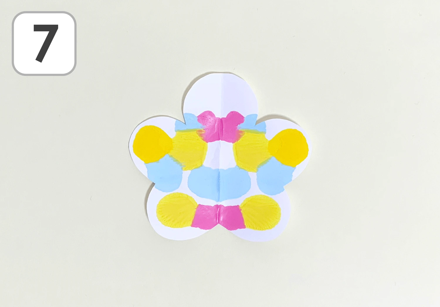 デカルコマニーの花の製作手順7