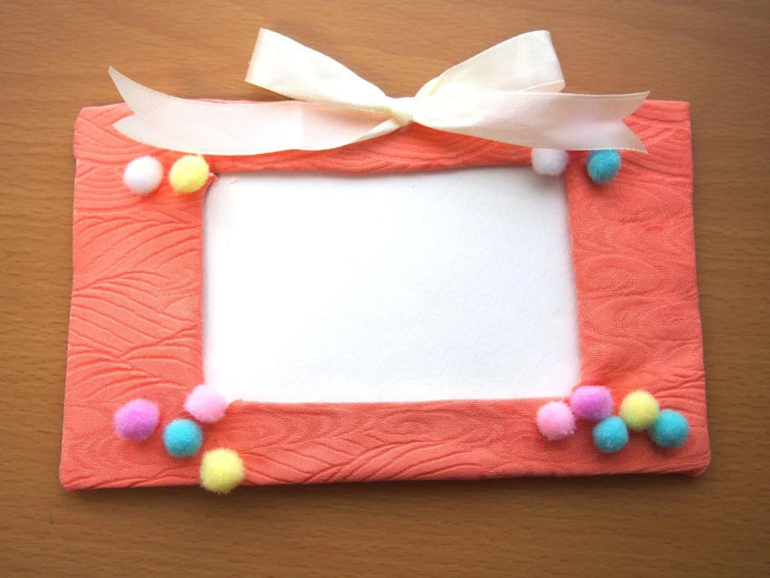 布で作成された写真立て