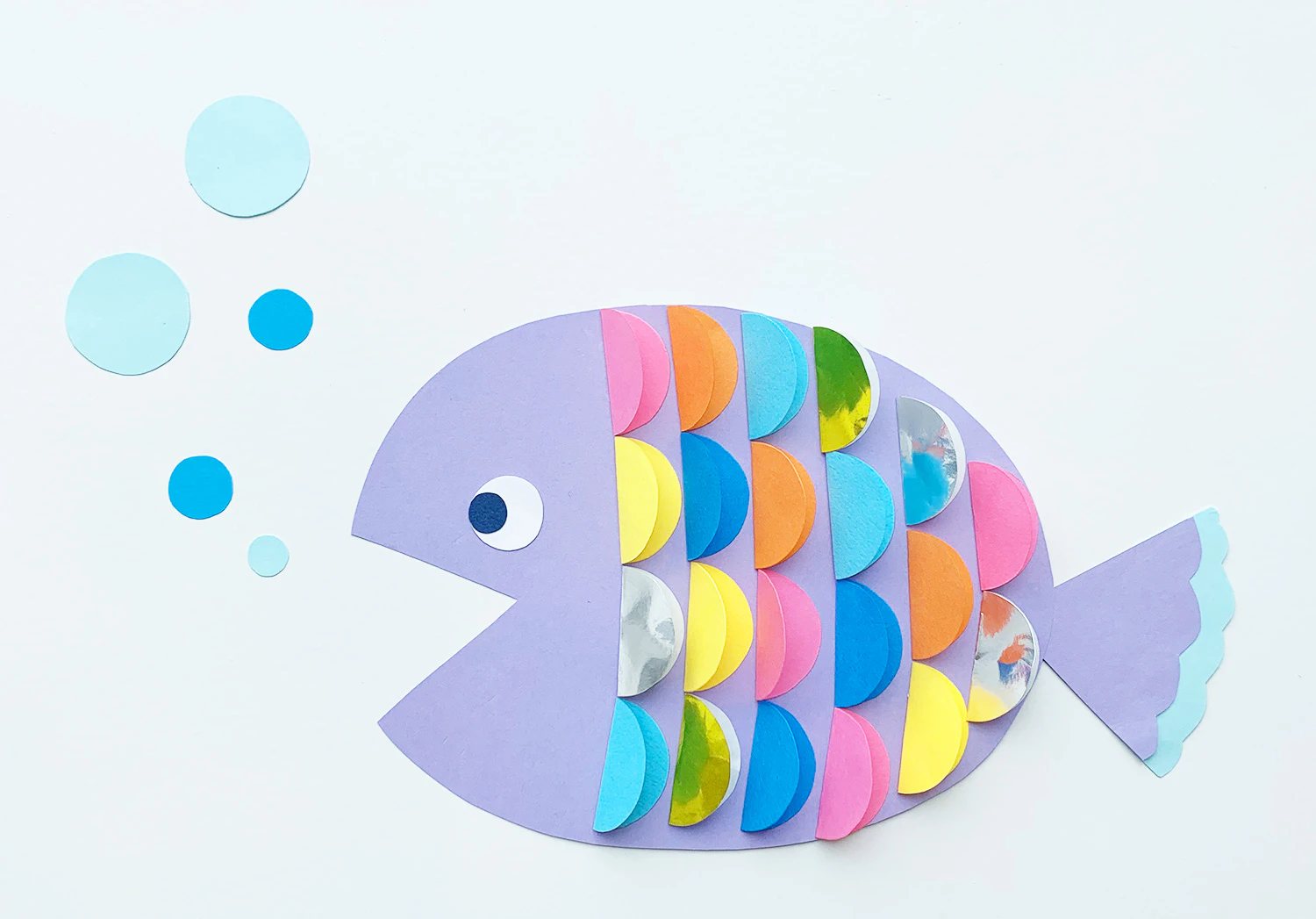 カラフルうろこのお魚の製作