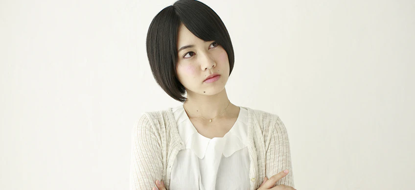 考えている女性