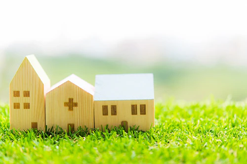 病院　木で出来た置物